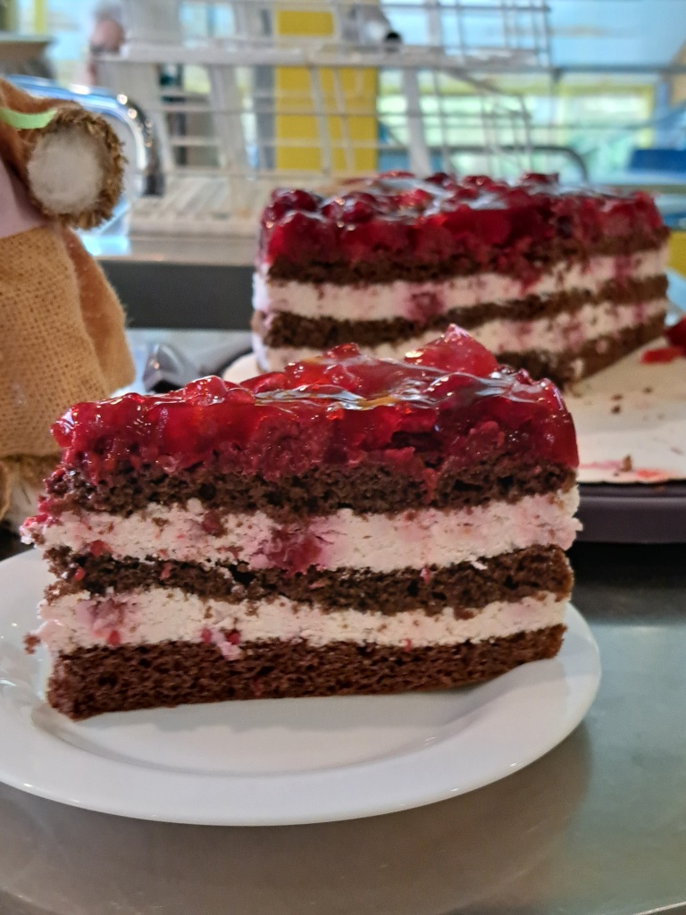 Торта с извара и малини Käse – Sahne Torte mit Himbeeren